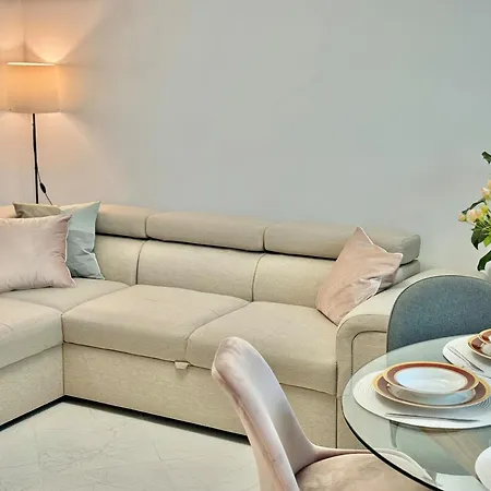 & Stylish For 4 Guests Lägenhet