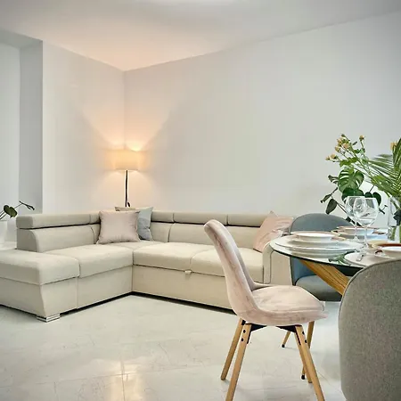 & Stylish For 4 Guests *